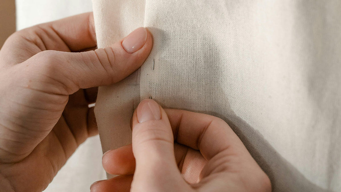 Ropa infantil artesanal: amor, tradición y diseño natural hecho en Ibiza