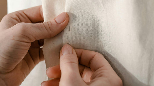 Ropa infantil artesanal: amor, tradición y diseño natural hecho en Ibiza